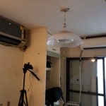 今回は東京都新宿百人町の現場です。4.5畳広さのワンルームにエアコンが2個??異様な風景^^