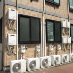 綺麗に外装まで考えたエアコン室外機の置き方の写真2枚